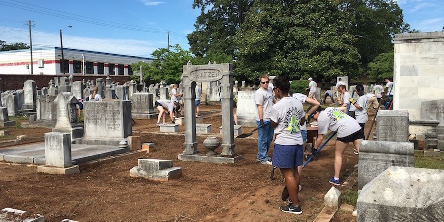 Landscape volunteers in Jewish on Deloitte Impact Day 2016 web 2
